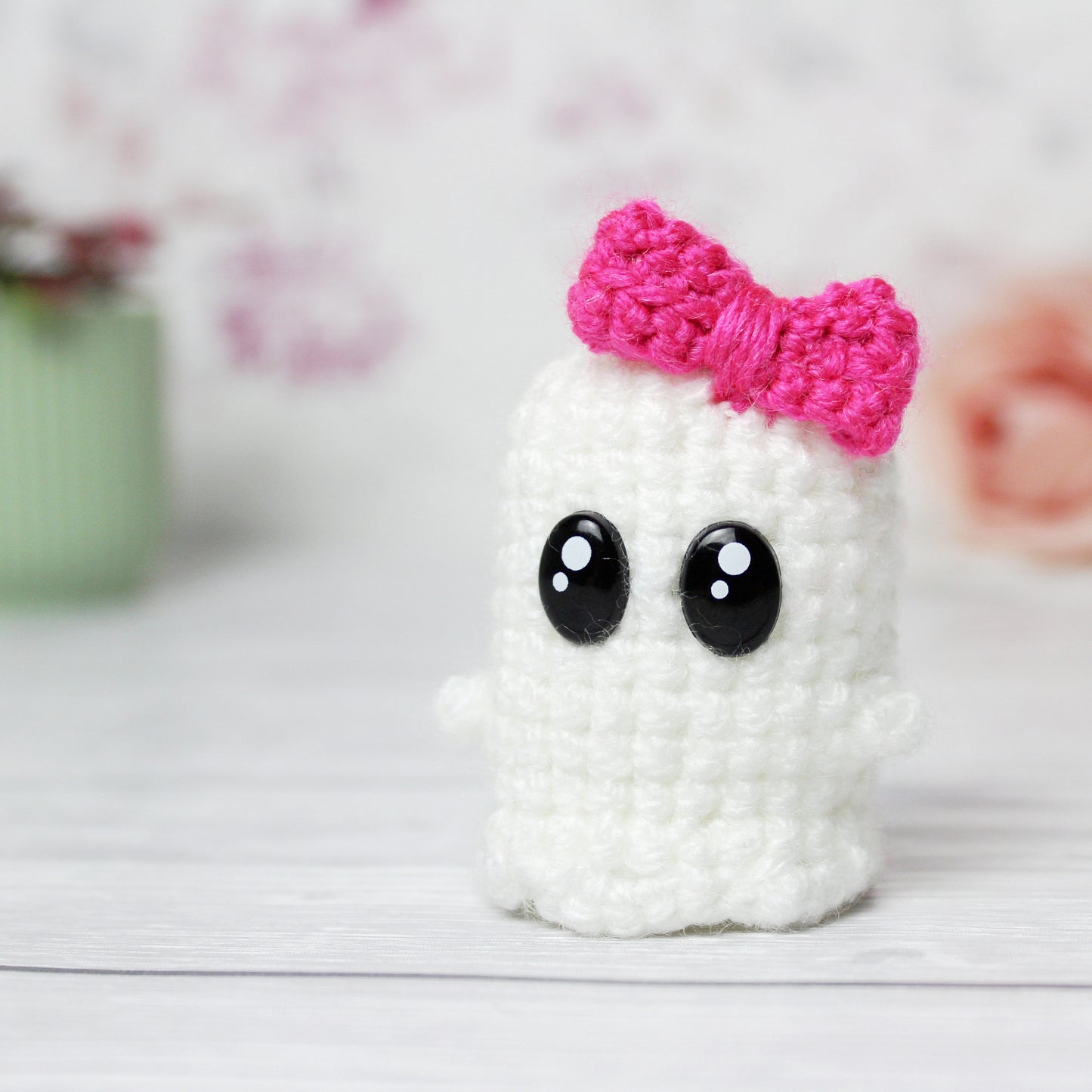 Amigurumi Geist mit pinker Schleife