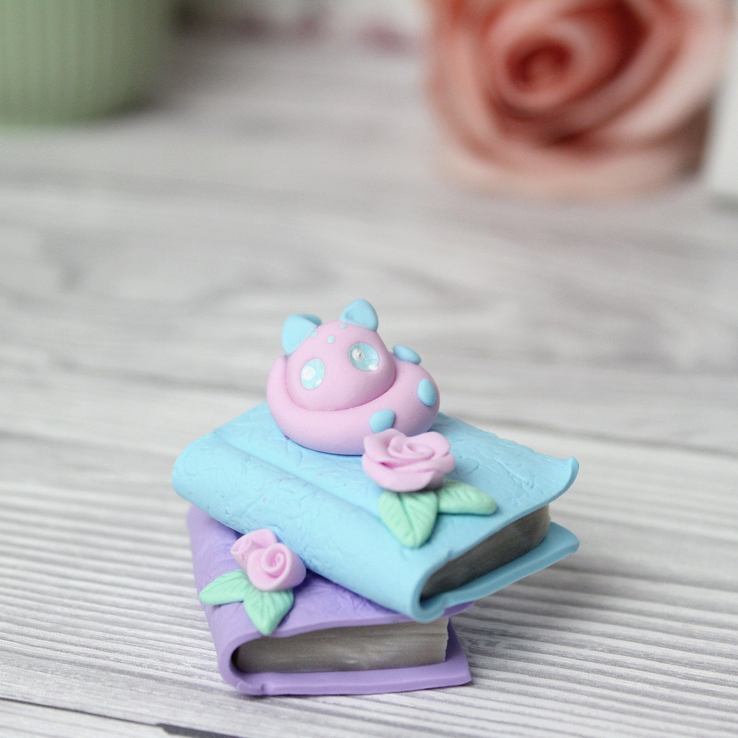 Deko Figur Drache pastell flieder, hellblau, rosa