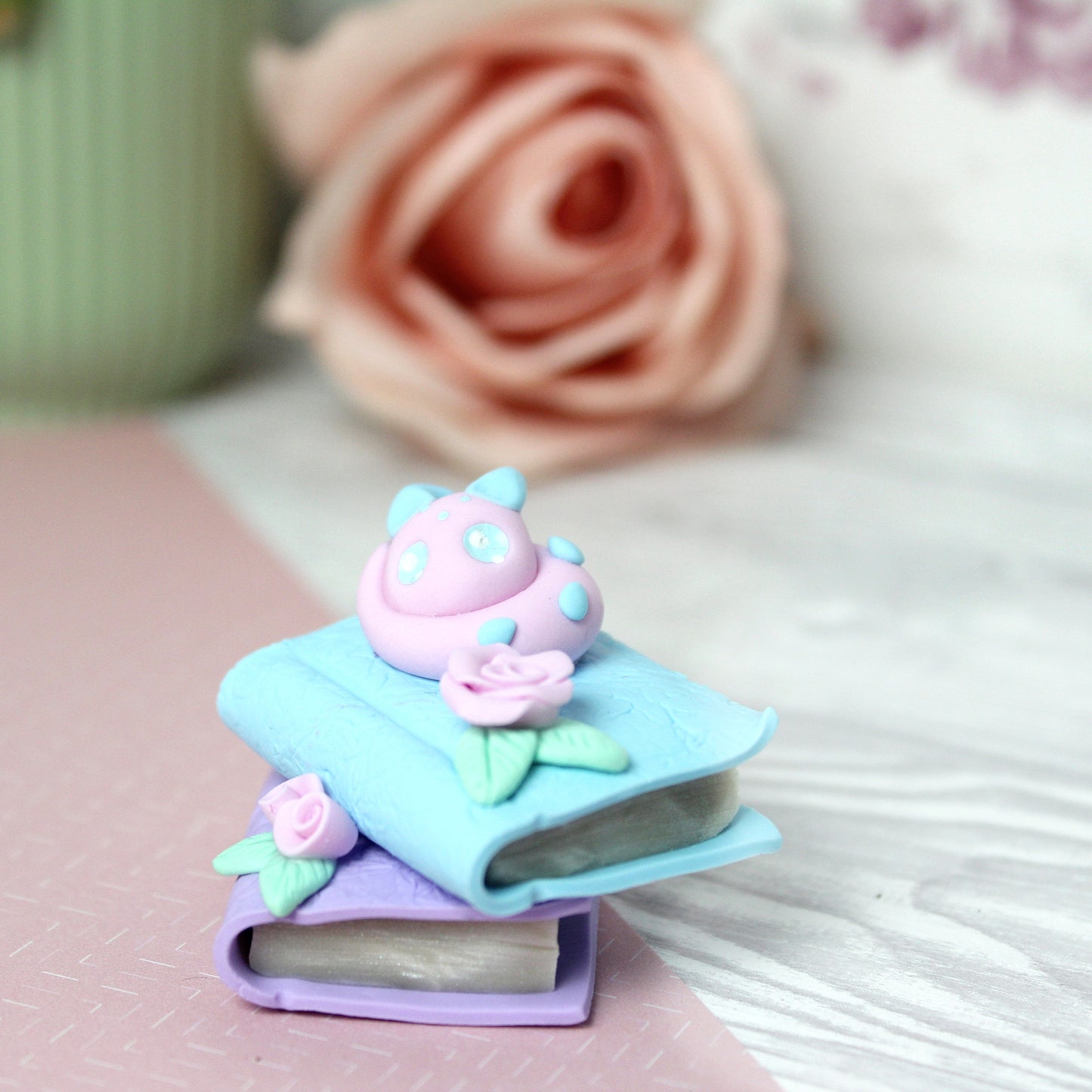 Deko Figur Drache pastell flieder, hellblau, rosa