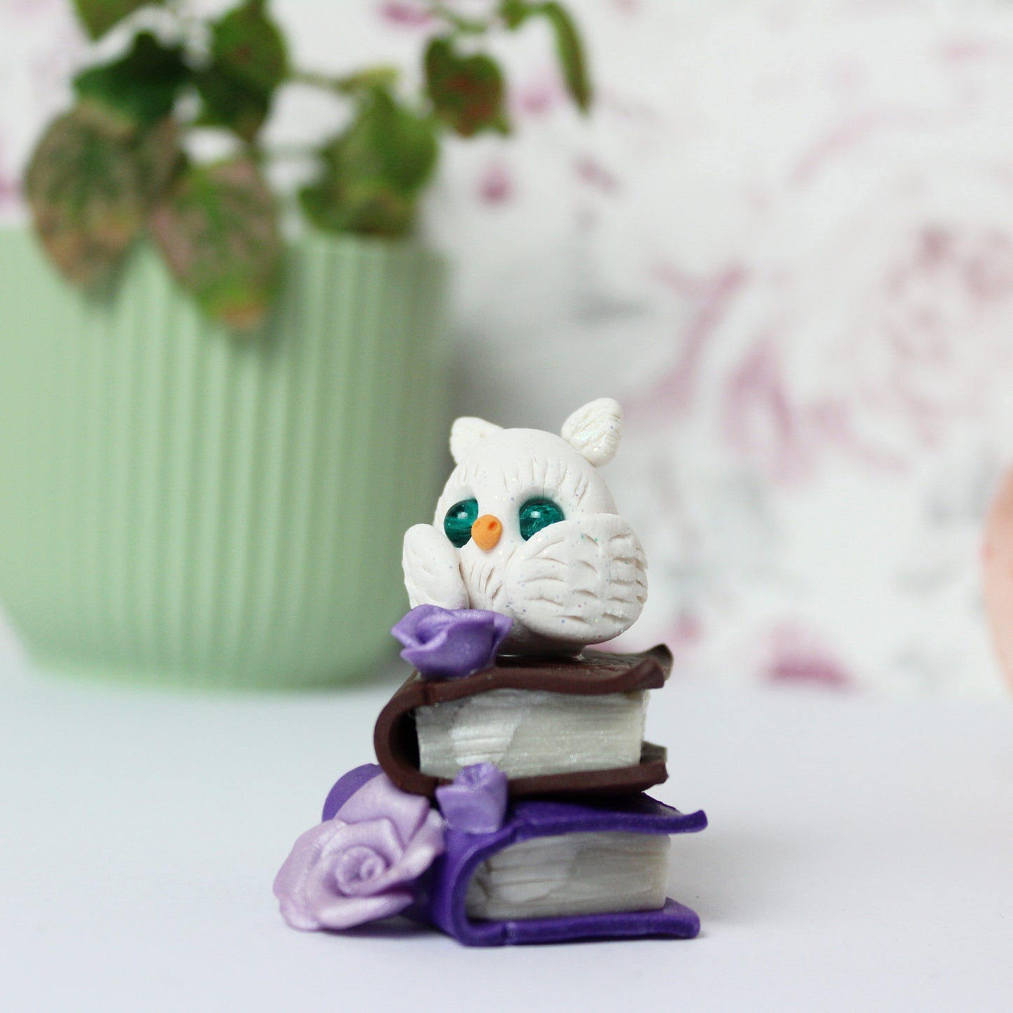 Deko Figur Eule auf Büchern
