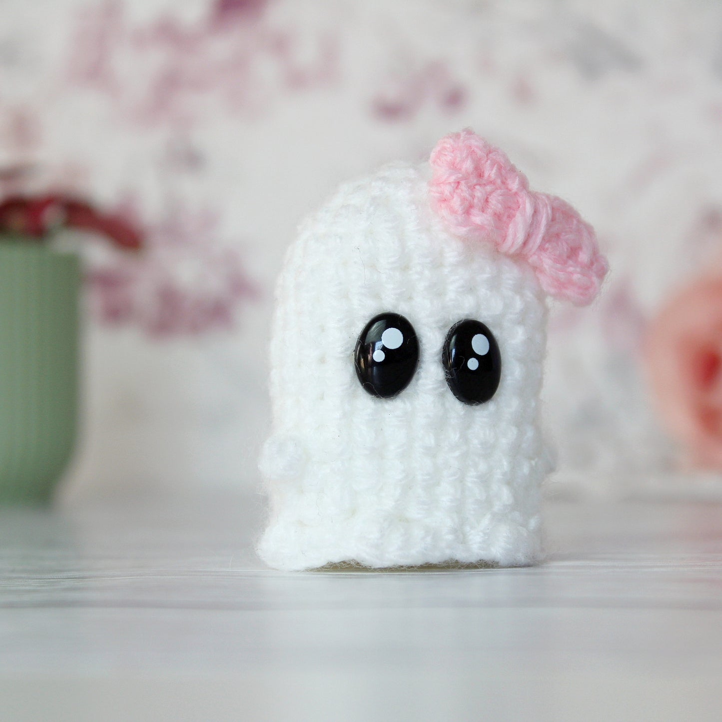 Amigurumi Geist mit rosa Schleife